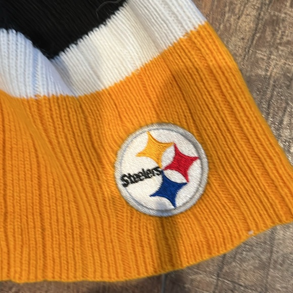 PITTSBURGH STEELERS NFL SCARF - Picture 2 of 4